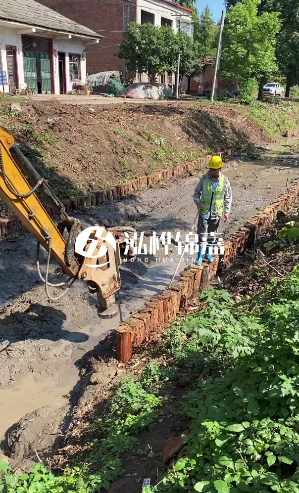 寧德河道清淤專業(yè)施工-挖掘機(jī)清理河底淤泥的深度如何控制？
