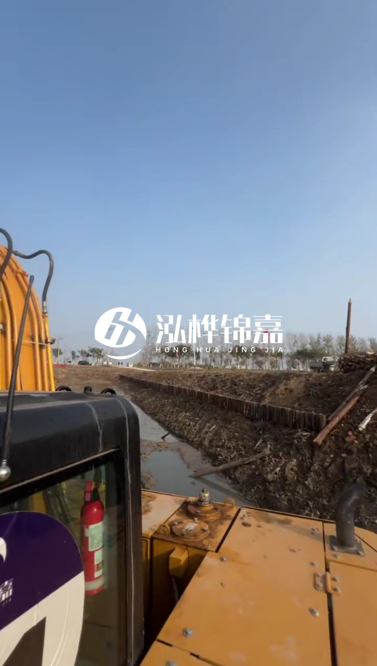 三門峽挖機打木樁專業(yè)施工-松木樁打樁木價格含運輸成本嗎？
