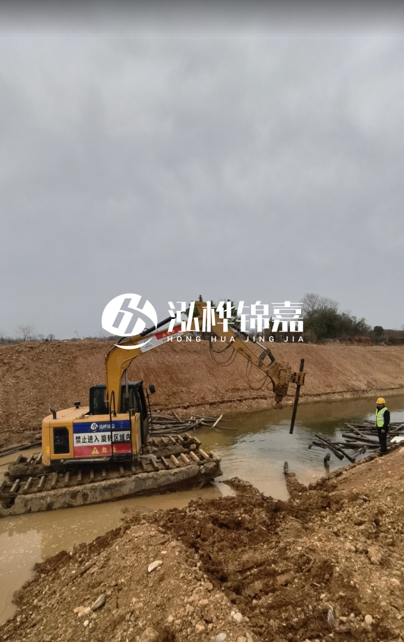 河道護坡木樁密布規(guī)范要求-河道護坡木樁多少米一根樁？
